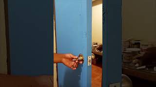 Paano Mag Palit Ng Door Knob Tagalog [upl. by Mamie]