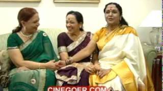 B Saroja Devi Congratulates Vijaya Nirmala And Jamuna [upl. by Ynattyrb]