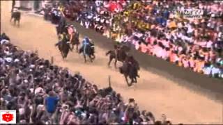 Palio di Siena 2 luglio 2015 Vince la Torre con fantino Andrea Mari detto Brio su Morosita [upl. by Anahsak]