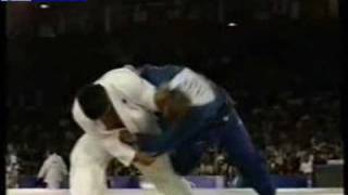 Judo 2000 Sydney Berduta KAZ  Shinohara JPN 100kg [upl. by Htiekal330]