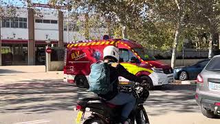 New valencia fire department ambulance with american siren [upl. by Gisser283]