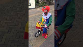 De weg kwijt clown [upl. by Atsahs]