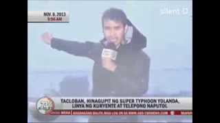 the brave ATOM ARAULLO reporting on super typhoon yolanda [upl. by Hogen]