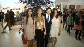 Isabel Preysler y sus hijos Julio José Tamara y Ana en la inauguración de Porcelanosa Oviedo [upl. by Leicam]