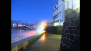 Grande maree nocturne Saint Malo Lundi 11 Fevrier 2013  vagues deferlentes [upl. by Asirem51]