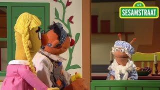 Vrouw Holle  Bert amp Ernie  Sesamstraat [upl. by Eniamsaj630]