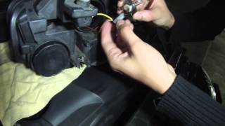 Audi A4 b8  Changer une ampoule de feux de croisement [upl. by Hashum207]