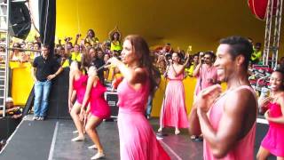 Ivete Sangalo Canta quotBerimbau Metalizadoquot durante show em Olinda [upl. by Enidanreb]