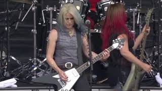 L7  Pretend That Were Dead Live At The Download Festival 2018 [upl. by Huppert]