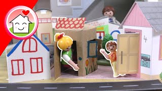 Playmobil Familie Hauser  Eine Stadt im Wohnzimmer  Geschichte mit Anna und Lena [upl. by Brass]