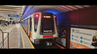 Przejazd 🇦🇹 Siemens Inspiro 47 🇵🇱 🎄Świąteczny Pociąg 🎄 Metro Warszawskie Linia M1 [upl. by Moshe]