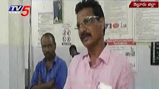 SI amp ASI Fight In Dagadarthi Police Station  Nellore District  TV5 News [upl. by Aube404]