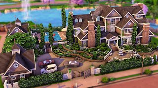 Huge Family Mansion  The Sims 4 Speed Build [upl. by Pauwles]