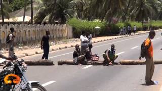 Les élèves de Lomé ont fini leur périple devant la Présidence du Togo 11042013 [upl. by Aiehtela]