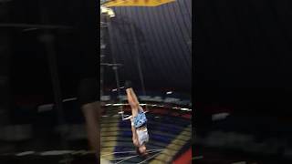 Trapézio de voos cirquedusoleil disney trampoline trampwall redbull [upl. by Netsriik]