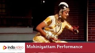 Mohiniyattam performance on Omanathinkal kidaavo  India Video [upl. by Hecklau]