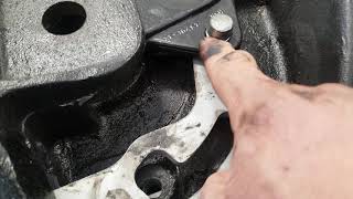 HOW TO REBUILT FIFTH WHEEL ON A VOLVO TRUCK D13 ENGINE RECONSTRUIR QUINTA RUEDA DE UN TROQUES [upl. by Acinorev32]