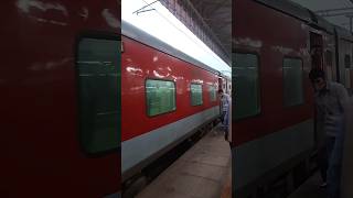 Neelanchal express Arriving platform of anand vihar shorts delhi indianrailways [upl. by Eanerb]