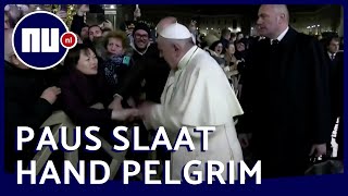 Paus Franciscus wordt boos op pelgrim in Vaticaanstad  NUnl [upl. by Yreneh]