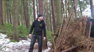 LAGERBAU BUSHCRAFT WALD CAMP ES HERRSCHT REGEN UND GLATTEIS [upl. by Kostman165]