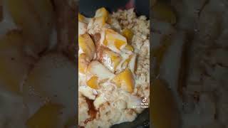 Peach Cobbler Oatmeal 😋😋 [upl. by Tessy910]