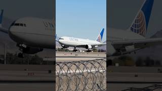 30 knot winds United 1323 Heavy Boeing 767 arrives at Las Vegas LAS  N644UA  planespotting [upl. by Ashli244]