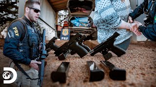 Mulheres escondem armas dentro de carro  Operação Fronteira América do Sul  Discovery Brasil [upl. by Valery]