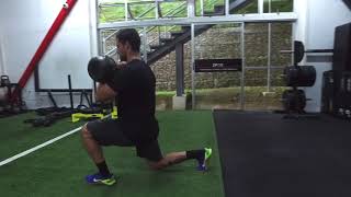 Desplantes alternando hacia atrás con 2 kettlebells en front rack [upl. by Yerffoeg]