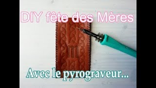 Tuto scrapbooking Carterie Cadeau fête de mères DIY avec pyrograveur pochette en cuir pour portable [upl. by Lemart]