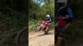 Carichi e sempre in piena come il nostro giovane drago Giovanni del gruppo ✊🏍️💥wheelie enduro [upl. by Ecnatsnok]