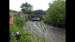 Pütnitz 2012  THW MANKat im Schlamm versenkt Bergung mit T55 Bergepanzer [upl. by Preiser]