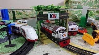 Wow kereta api keren ada lokomotif ayo naik kereta api tut tut tut kereta kai [upl. by Zenitram385]