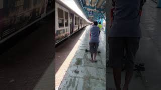 Mumbai local train viral  Vashi slow local  dockyard road [upl. by Verger]