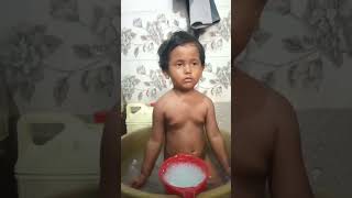 Vedika chA kasa khel chalu ahe paha🤣🤣cutebabya yotubeshorts [upl. by Aidam]