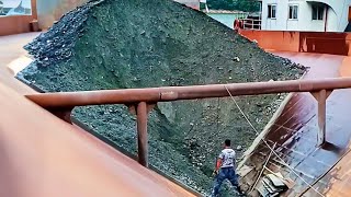 Barge unloading 2360 tons of iron ore  Relaxing video  smooth flow [upl. by Sinnelg274]