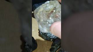 este es el brillo real de un diamante natural una serendebite y una obsidiana verde [upl. by Dloreg521]