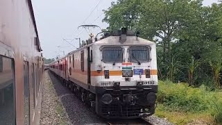 02570 Delhi Darbhanga Clone Humsafar Spl and 14006 Lichchavi Express crossing 14649 Saryu Yamuna [upl. by Sladen]