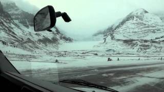 Der Icefields Parkway im Winter Alberta [upl. by Neerac]