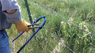 Stretching Fence with a Texas Fence Fixer [upl. by Anirroc]