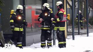 Berliner Feuerwehr  Feuer Keller  Lichterfelde  Celsius Strasse  08012011 [upl. by Anawad]