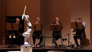 Besonderes Jubiläumskonzert Roboter mit drei Armen dirigiert Dresdner Sinfoniker [upl. by Wildon]