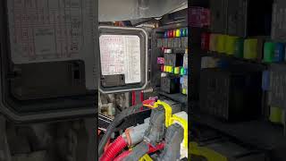 Trailer Brakes Fuse Replacement on Fontaine Trailer and Peterbilt 579 [upl. by Veriee]