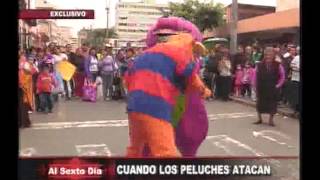 Cuando los peluches atacan violencia de material sintético [upl. by Ainaj]