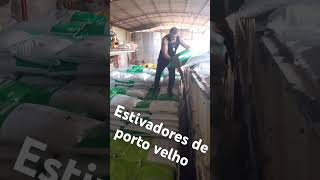 Transbordo de ração para peixe e sal na casa da semente de Porto Velho shorts [upl. by Ahsiemac]