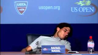 Rafael Nadal sufre doloroso calambre en plena conferencia US OPEN 2011 cuanto cabron [upl. by Younglove]