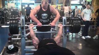 Derek Poundstone 220kg Bench Press  Maxiraw Training Day [upl. by Supple576]