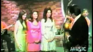 Crystal Gayle First TV 1970  ribbon of darkness over me [upl. by Norrehc823]