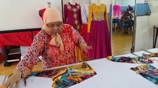 Teknik Menderaf Pola amp Menggunting Baju Kurung Pesak Gantung  Riau  Pahang [upl. by Chappell]