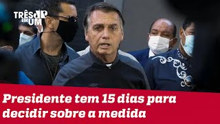 Bolsonaro critica aprovação da elevação do fundão eleitoral [upl. by Minta502]