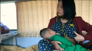 STORY WA MAMA MUDA CANTIK MENYUSUI ANAKNYA DI BUS [upl. by Inava987]